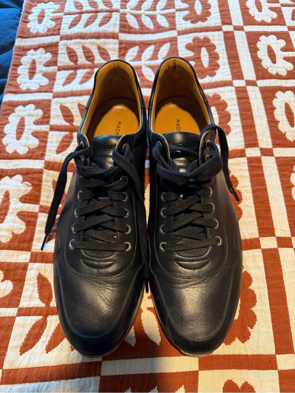 Magnanni Black Leather Men's Low-Top Sneakers with Tonal Laces